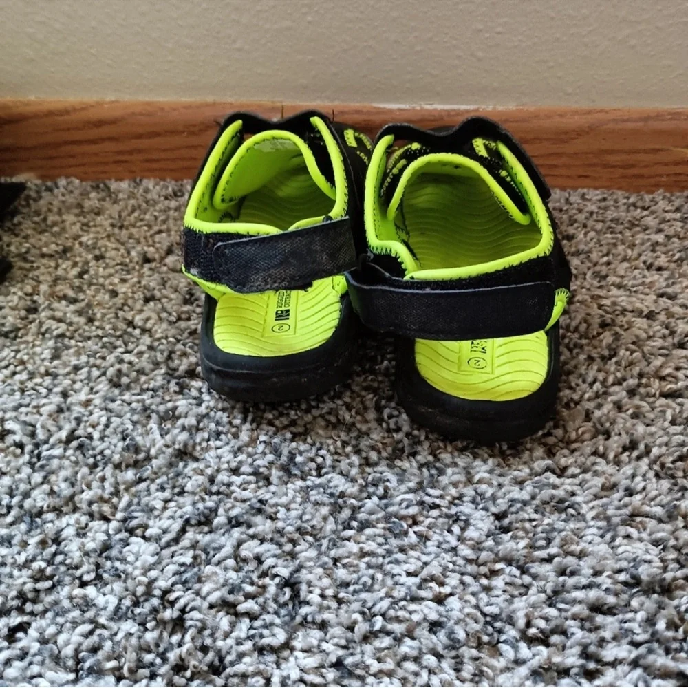 Black and Green Water Shoes with Breathable Mesh